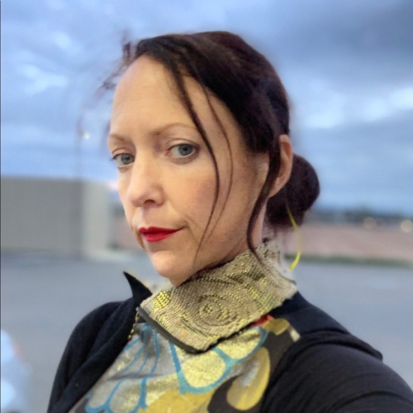 Meet your Posher, Elizabeth - Picture 2 of 4